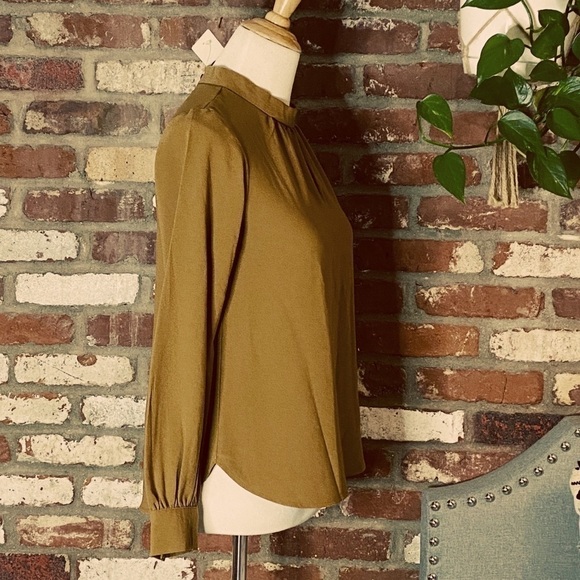 Mock neck caramel brown long sleeve blouse NWT size small - Picture 3 of 6